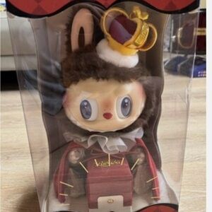 Pop mart authentic king check mate Action Figure